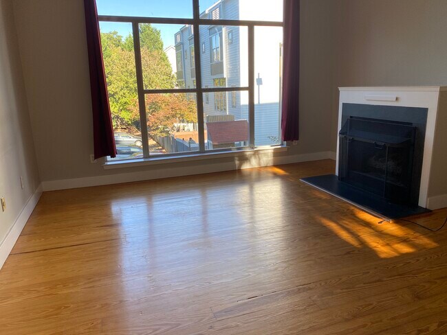 Building Photo - 2084 Atherton Heights Ln