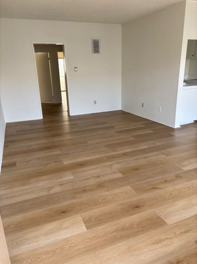 Interior Photo - Berendo 221