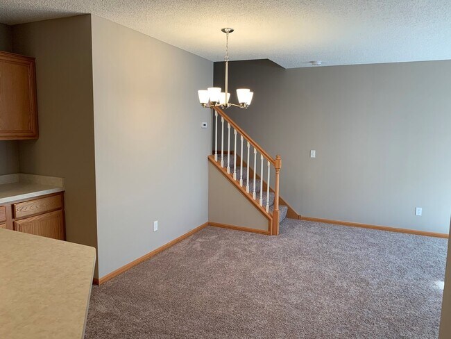 Building Photo - 3 Bed/1.5 Bath Townhome Cottage Gove- Avai...