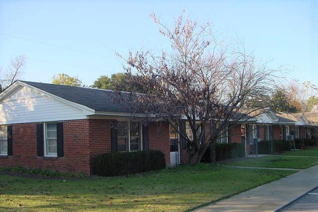 Primary Photo - 211 W Hampton Ave