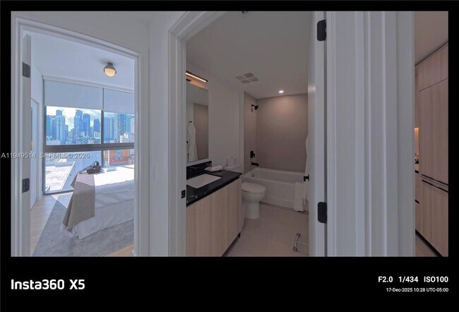 Foto del edificio - 225 N Miami Ave