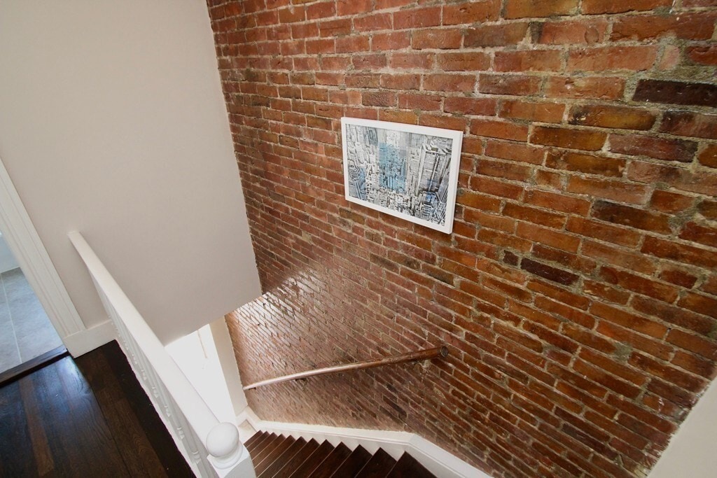Primary Photo - 20 Tennyson St