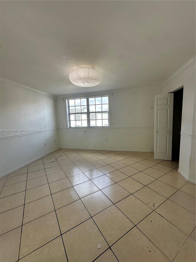 Foto del edificio - 9701 Fontainebleau Blvd