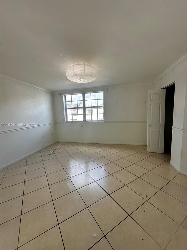 Building Photo - 9701 Fontainebleau Blvd