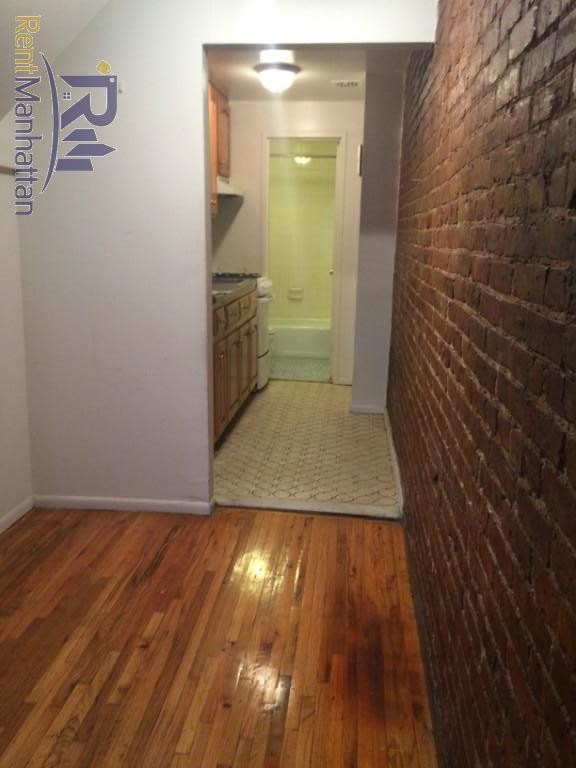 Building Photo - 323 E 92nd St