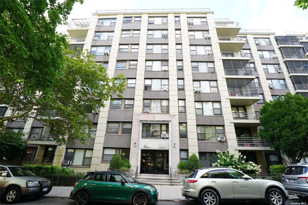 Foto principal - 98-33 64th Ave