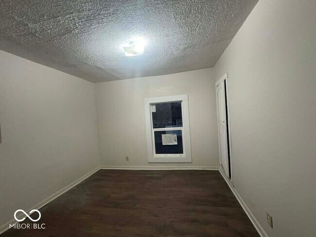 Foto del edificio - 1014 W 33rd St