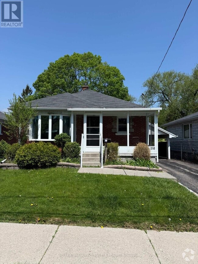 Building Photo - 210 Greenwood Ave