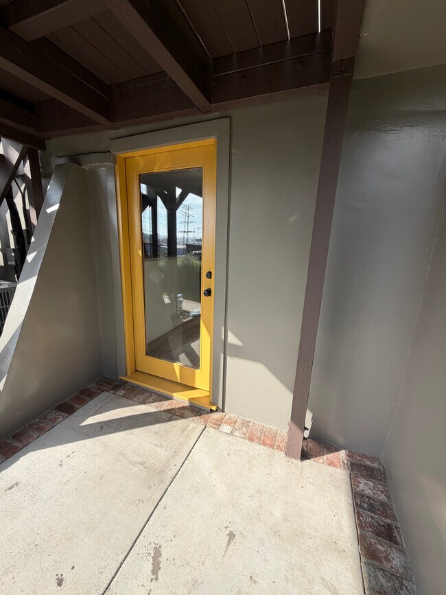 Foto del edificio - 2111 Montana St