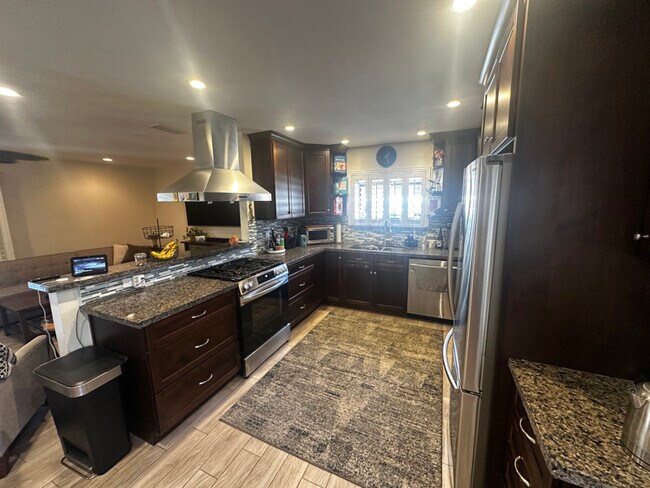 Foto del edificio - 14421 Calneva Ln