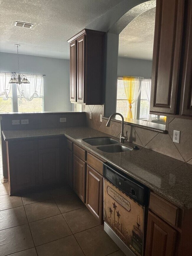 Building Photo - 5BR/4BA w/ Fenced Yard + Covered Parking in Schertz, TX