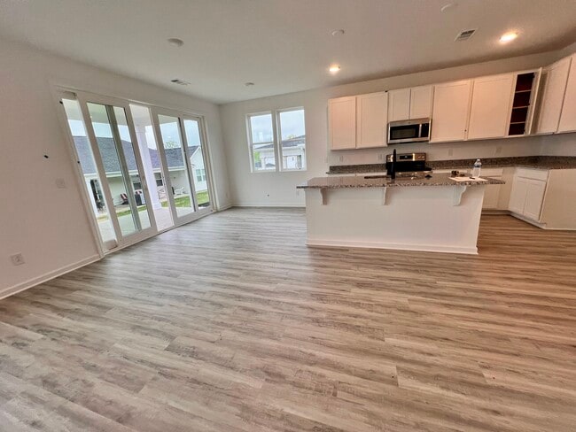 Building Photo - 3031 Fernwood Ln
