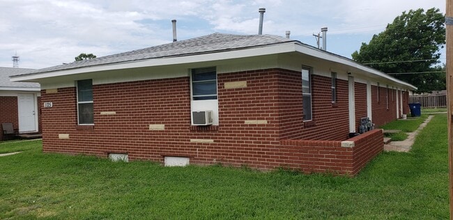 Foto del edificio - 1129 N Kansas St