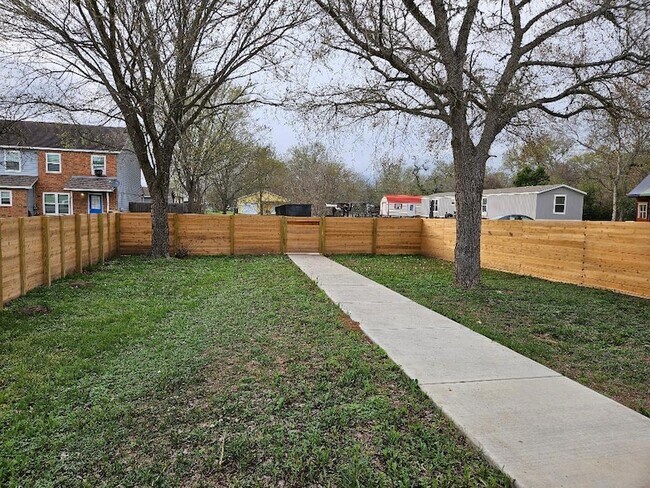 Foto del edificio - 305 Anderson St