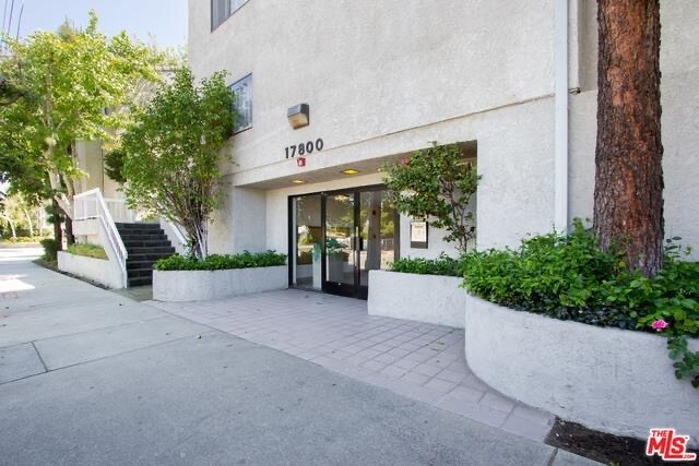 Primary Photo - 17800 Burbank Blvd