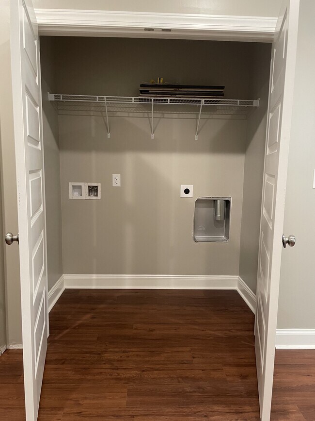 Building Photo - 3905 Wilsonia Ave