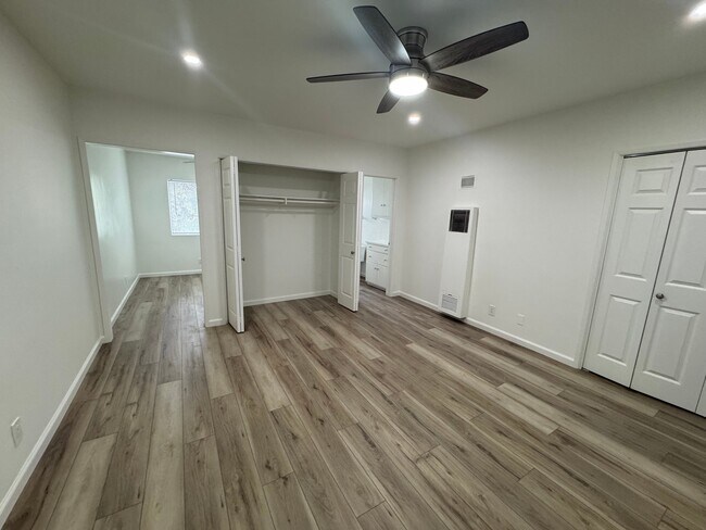 Foto del edificio - 820 S Rosemead Blvd