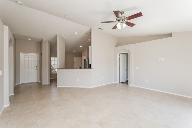 Building Photo - 5169 Ashwood Dr