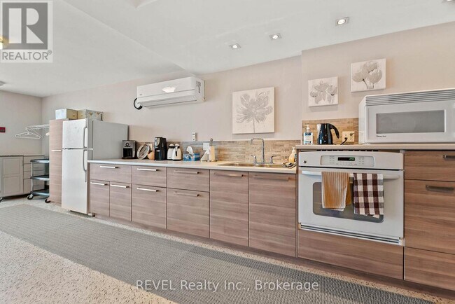 Photo du bâtiment - 15 Towering Heights Blvd