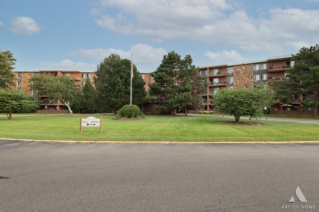 Building Photo - 16 E Old Willow Rd