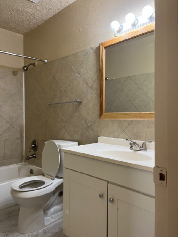 Foto del edificio - 3030 Congress Blvd