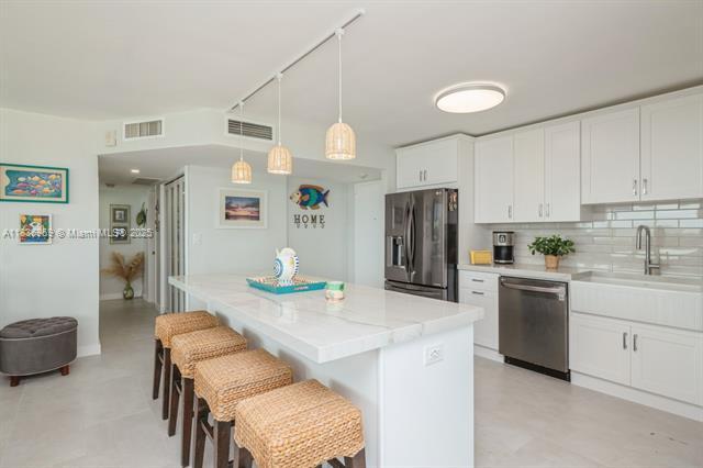 Foto principal - 7135 Collins Ave