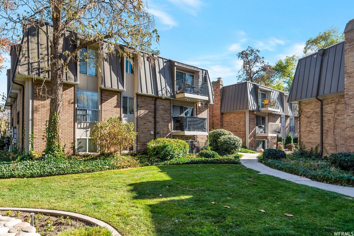 Primary Photo - 4860 S Highland Cir