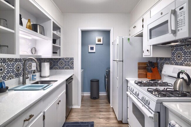 Foto del edificio - 2806 Rae Dell Ave