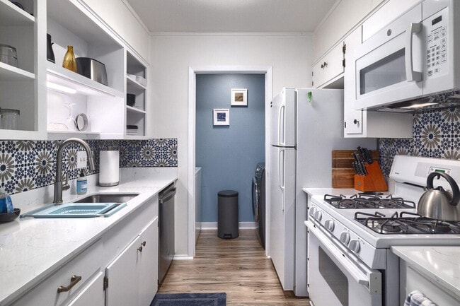 Building Photo - 2806 Rae Dell Ave