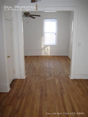 Building Photo - 216 Maple St