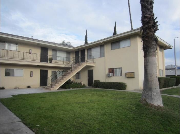 Primary Photo - 1828 W Glen Ave