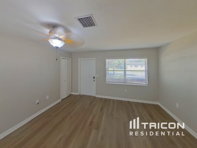 Foto del edificio - 4000 Berkshire Dr