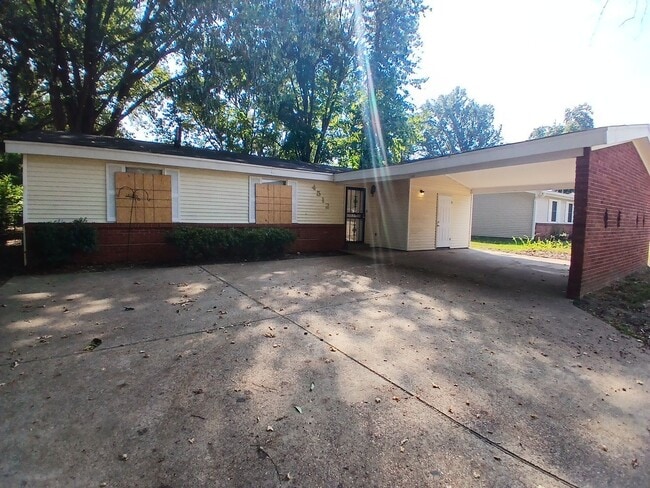 Building Photo - Completely renovated 4 Bedroom, 1.5-Bath | Open to Section 8 | Whitehaven