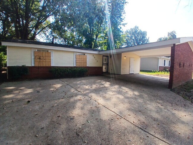 Foto del edificio - Completely renovated 4 Bedroom, 1.5-Bath | Open to Section 8 | Whitehaven