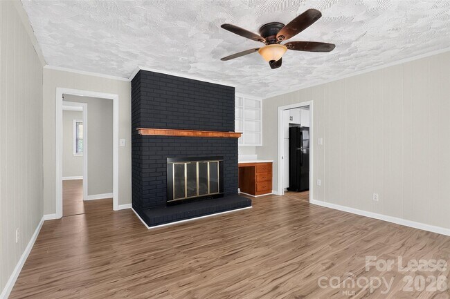 Foto del edificio - 6901 Ridge Ln Rd