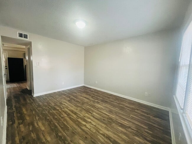 Building Photo - 131 Wall St