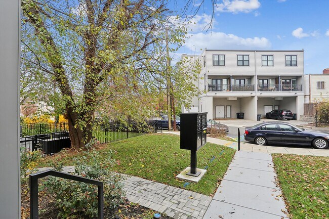 Photo - 517 Montana Ave NE Townhome