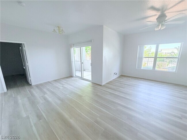 Foto del edificio - 7255 W Sunset Rd