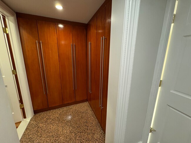 Foto del edificio - 611 Quincy St
