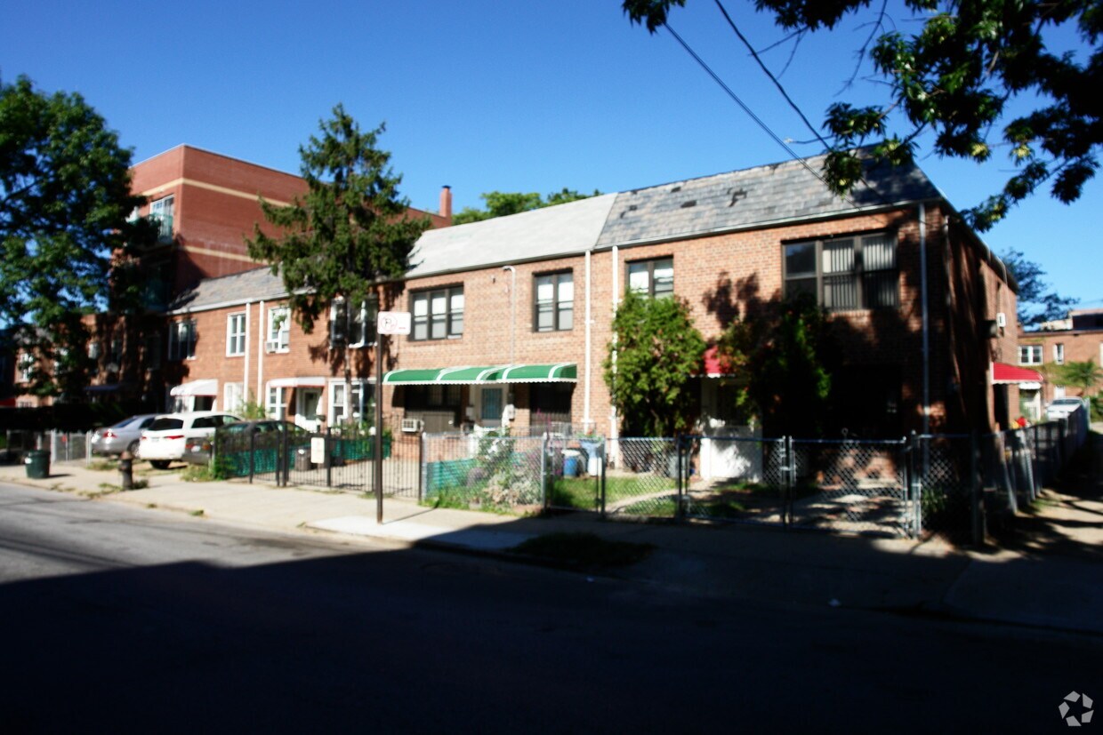 Building Photo - 13245 Avery Ave