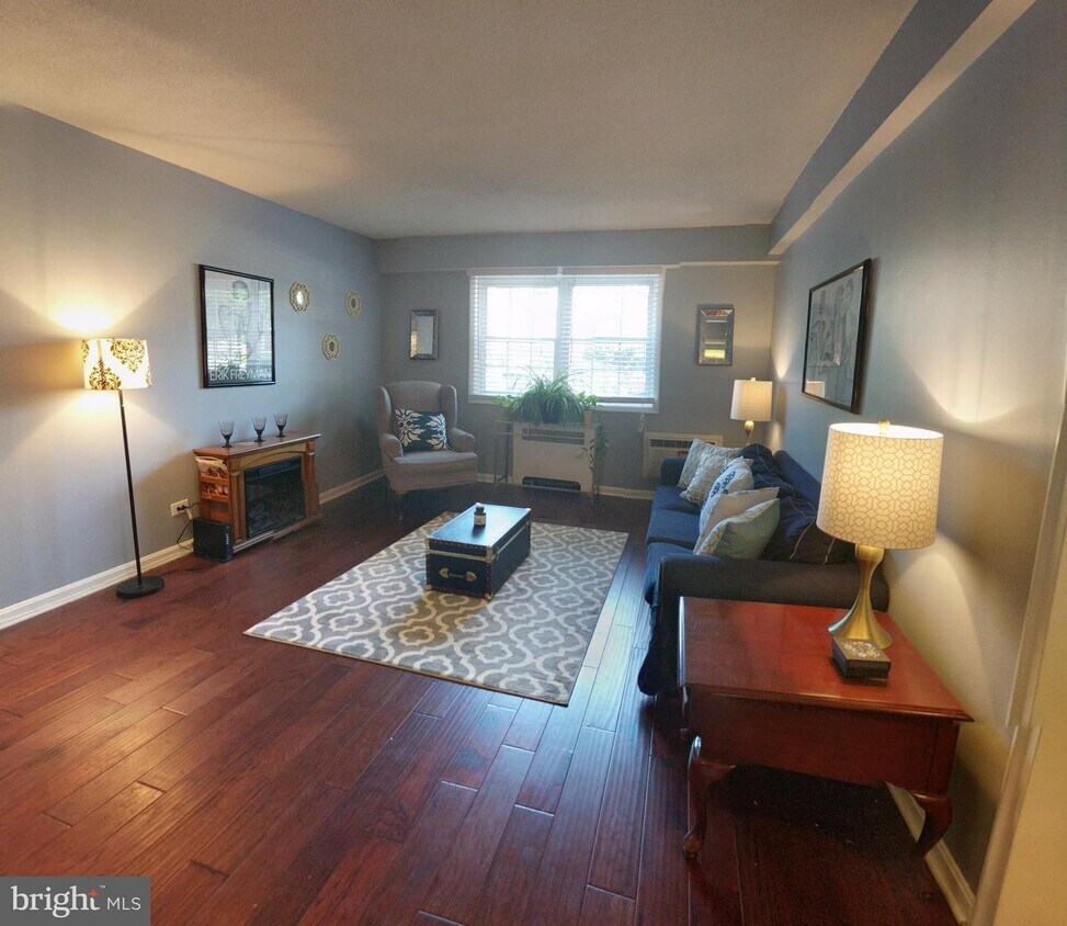 Primary Photo - 4350 N Pershing Dr