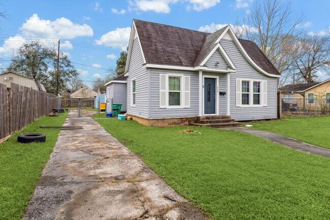Building Photo - 215 Morrell St