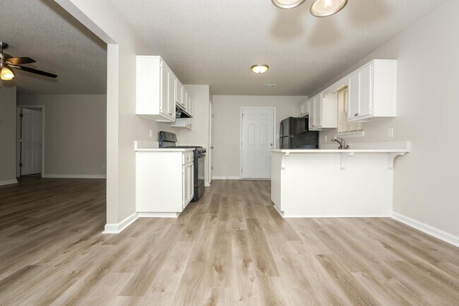 Building Photo - 7057 Sir Galahad Way