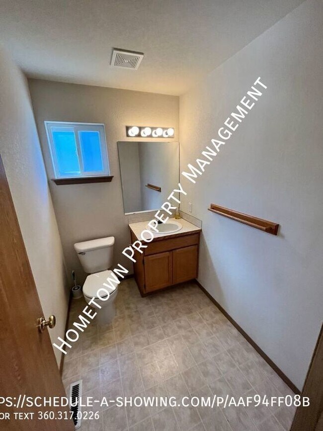 Foto del edificio - Large 3 bedroom with AC and Bonus Room!  A...