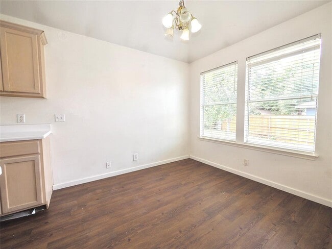 Building Photo - 321 Juniper Dr