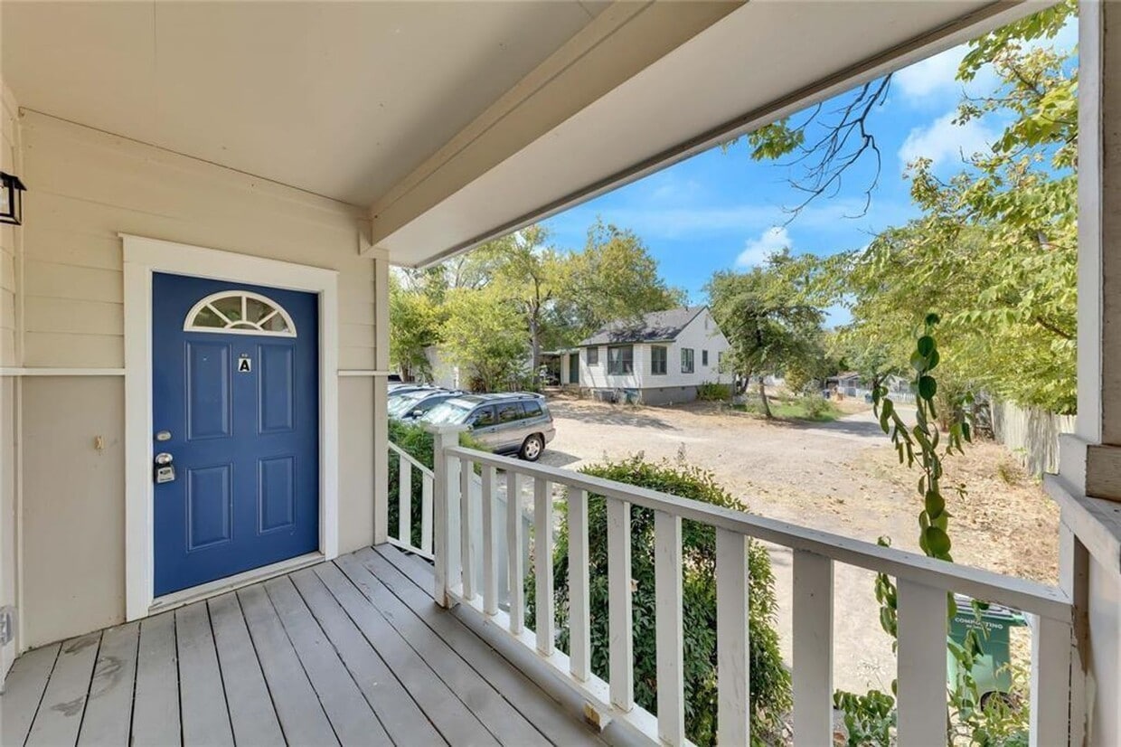 Foto del edificio - Welcome to this delightful two-story home!