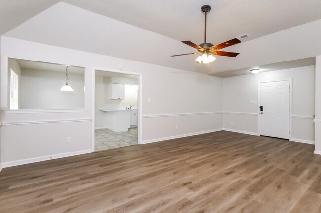 Foto del edificio - 7073 Gleneagles Dr