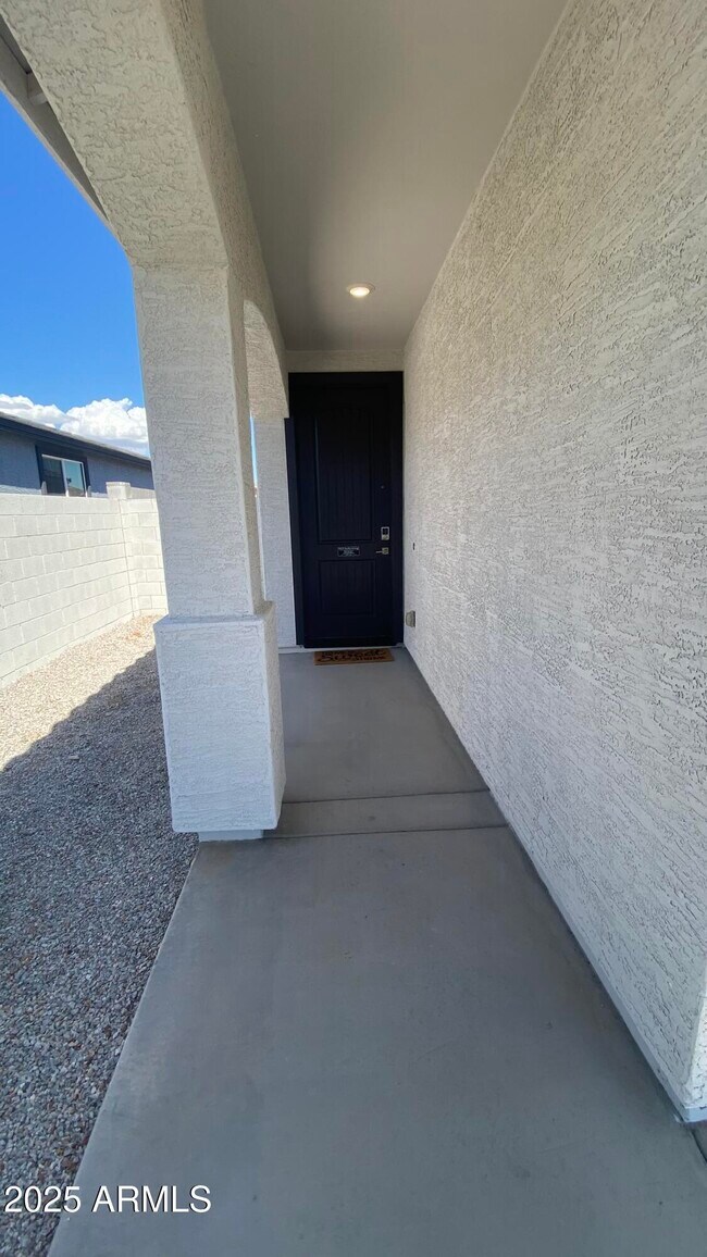 Foto del edificio - 24620 W Mohave St