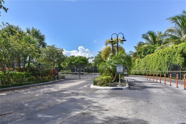 Building Photo - 3101 Oakland Shores Dr