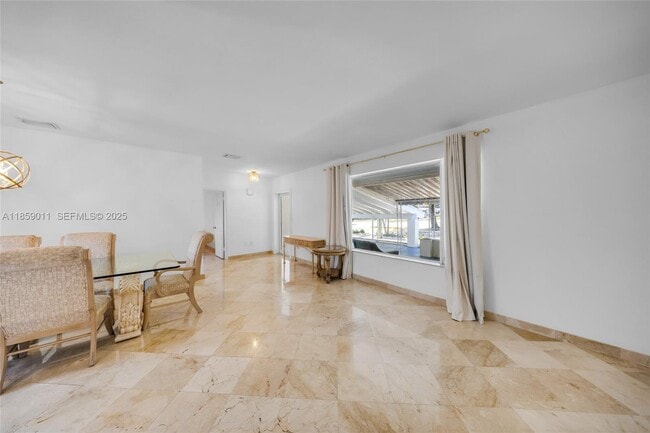 Foto del edificio - 1700 N Treasure Dr